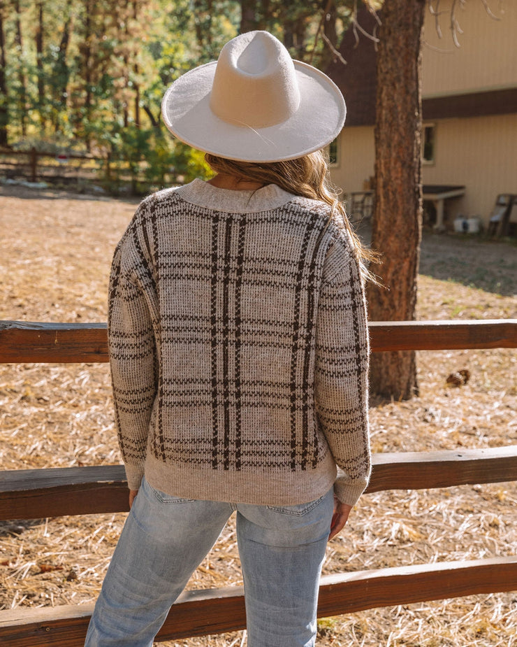 Comfortable long sleeve sweater with check print