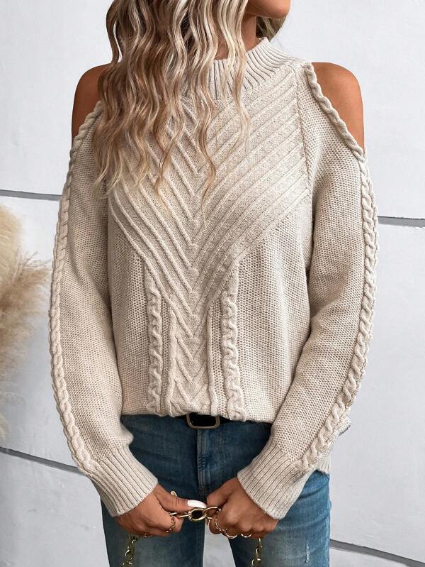 Comfortable monochrome sweater with long sleeves