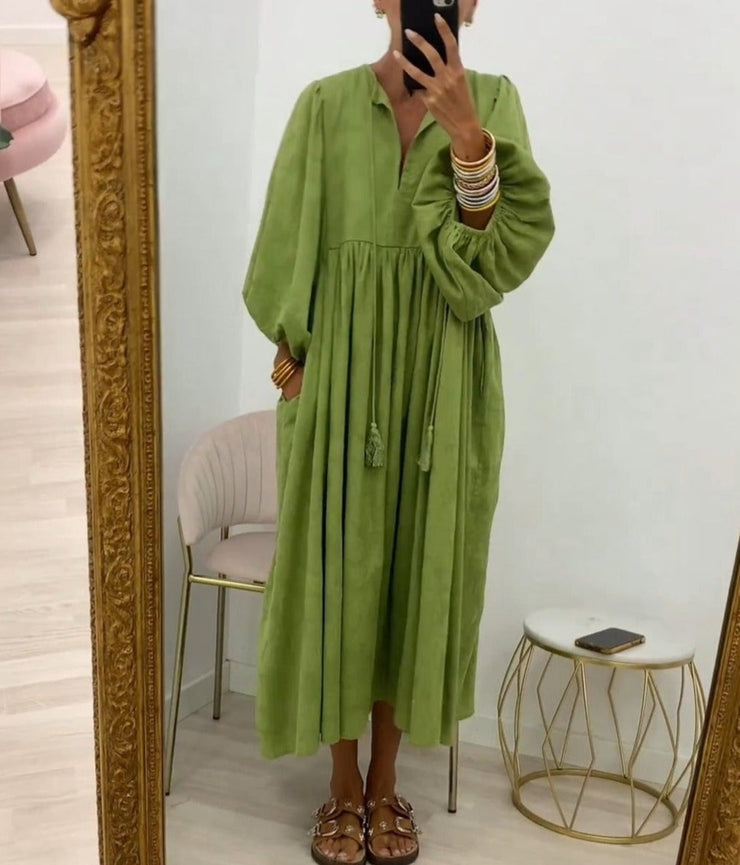 Solid color midi dress with long sleeves