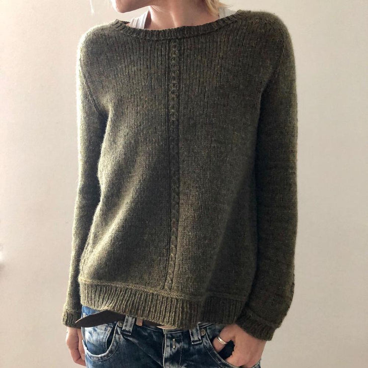 Simple long sleeve sweater with round neck