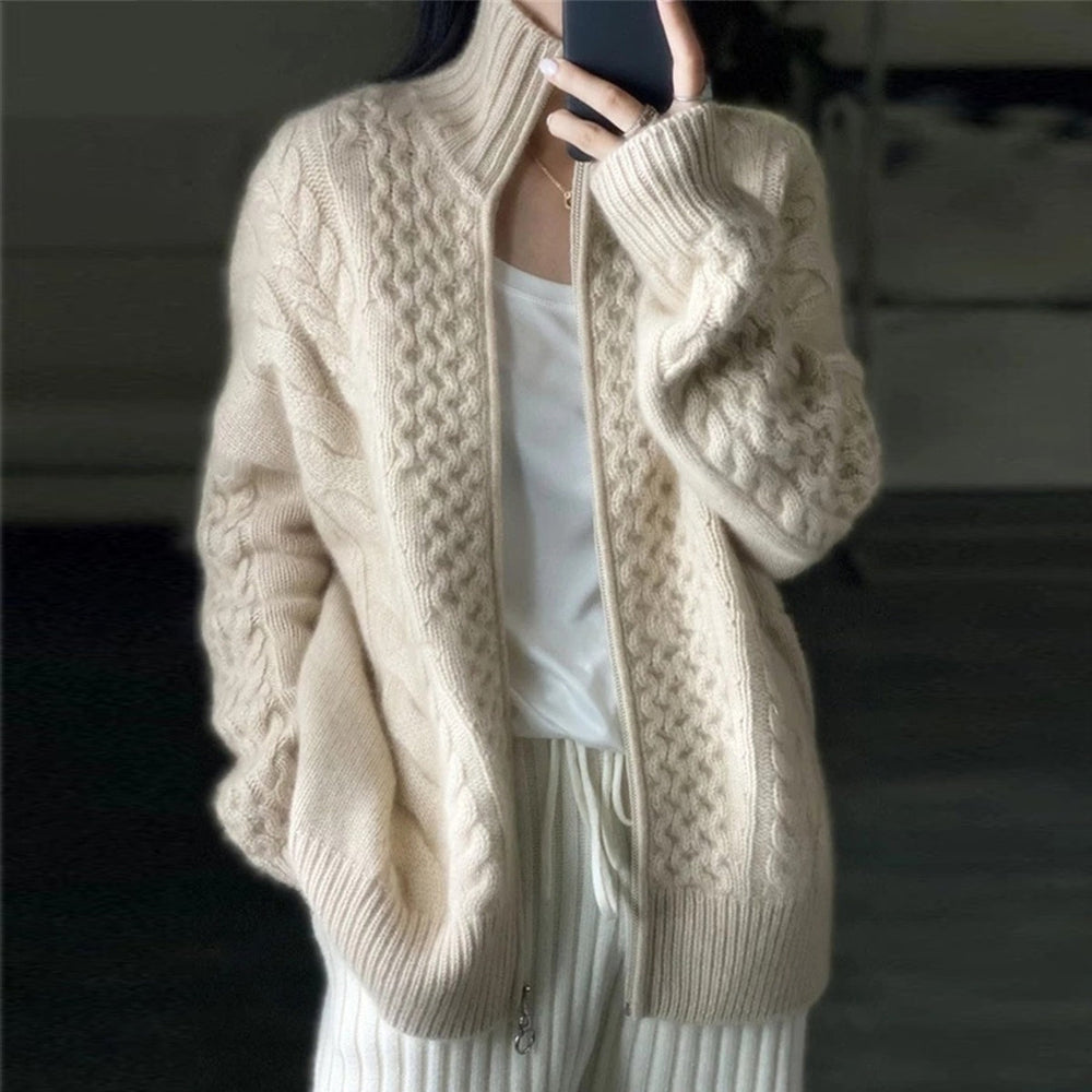 Comfortable monochrome cardigan with long sleeves