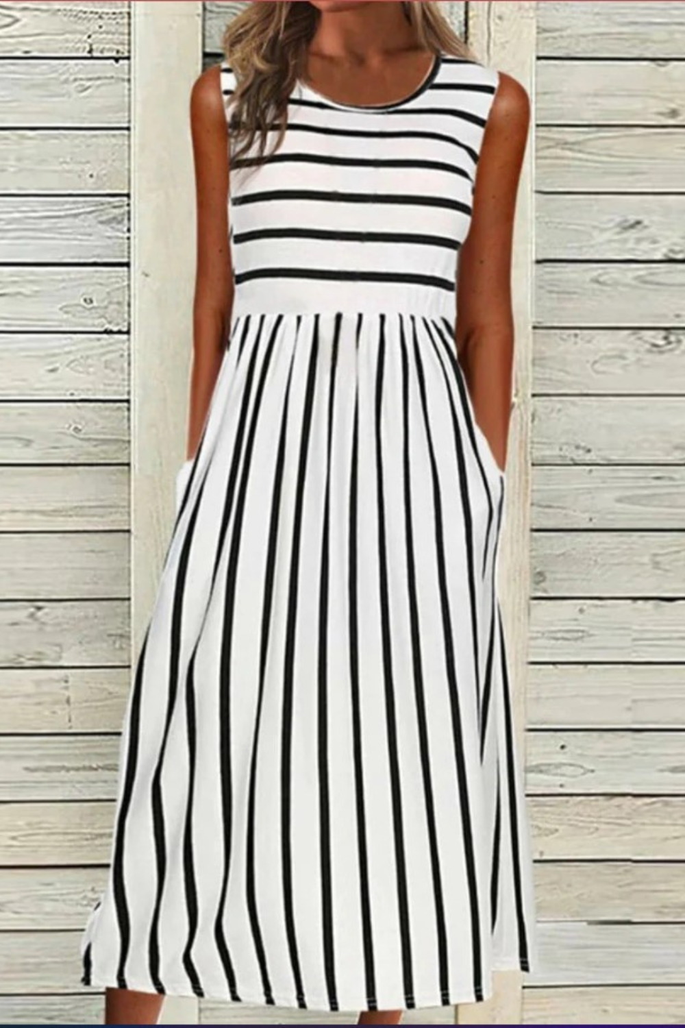 Incognito Chic Seductive stripes in black and white