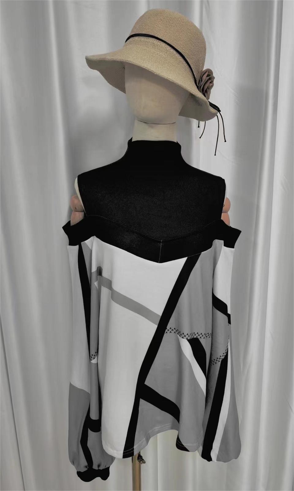 Stylish black and white top with round neckline