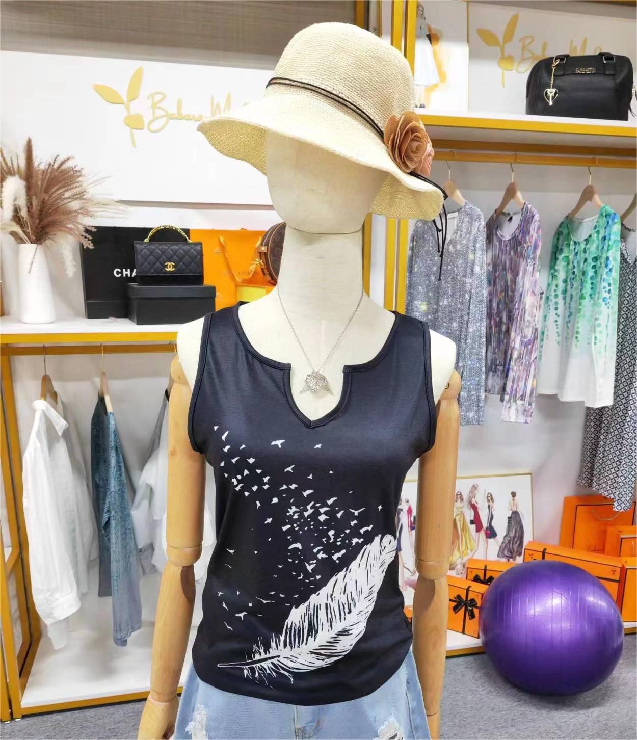 Black sleeveless tank top with print