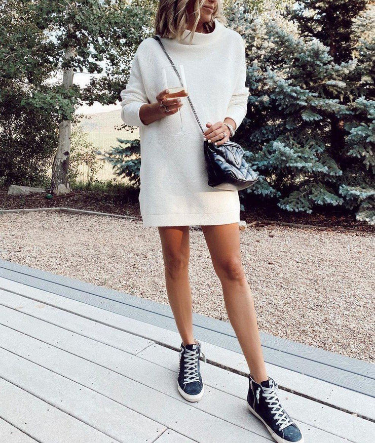 Simple, simple mini sweater dress with round neck