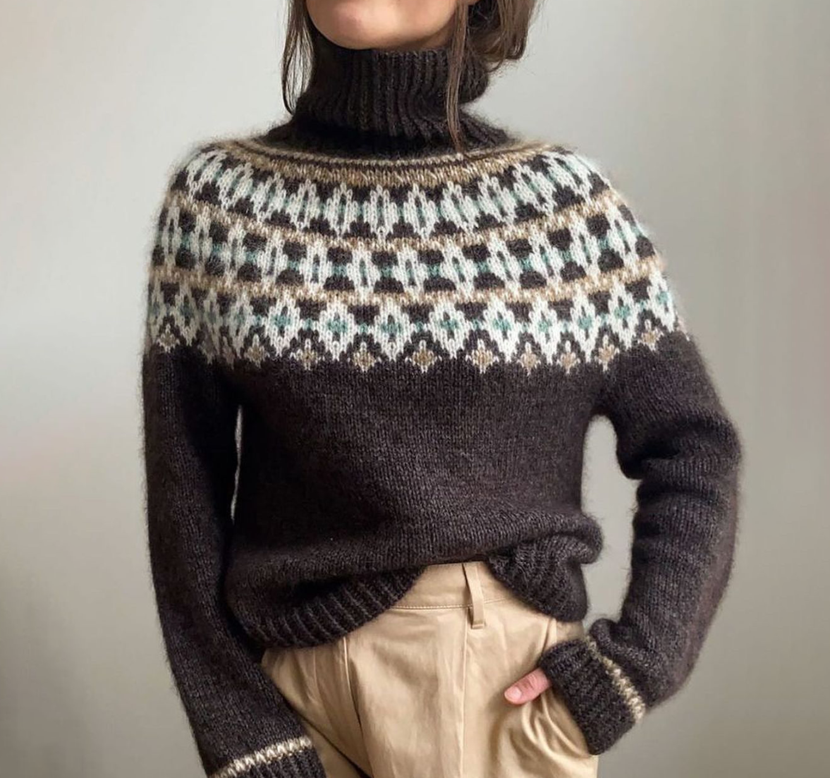 High neck sweater with coffee print