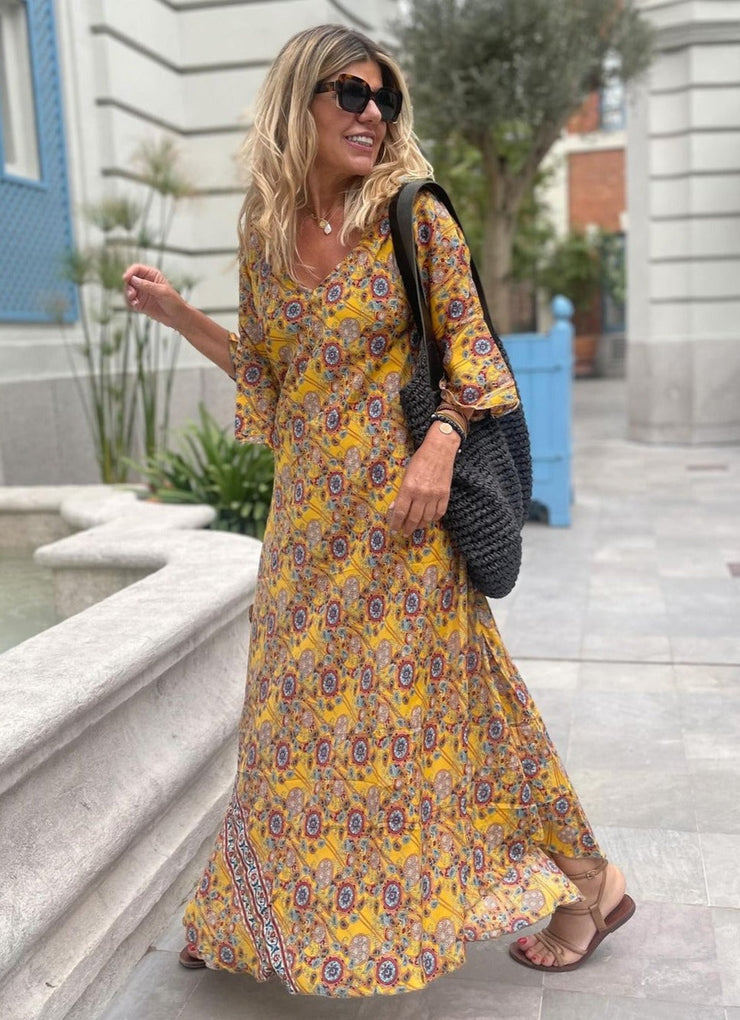 Yellow maxi dress with 3/4-length sleeves