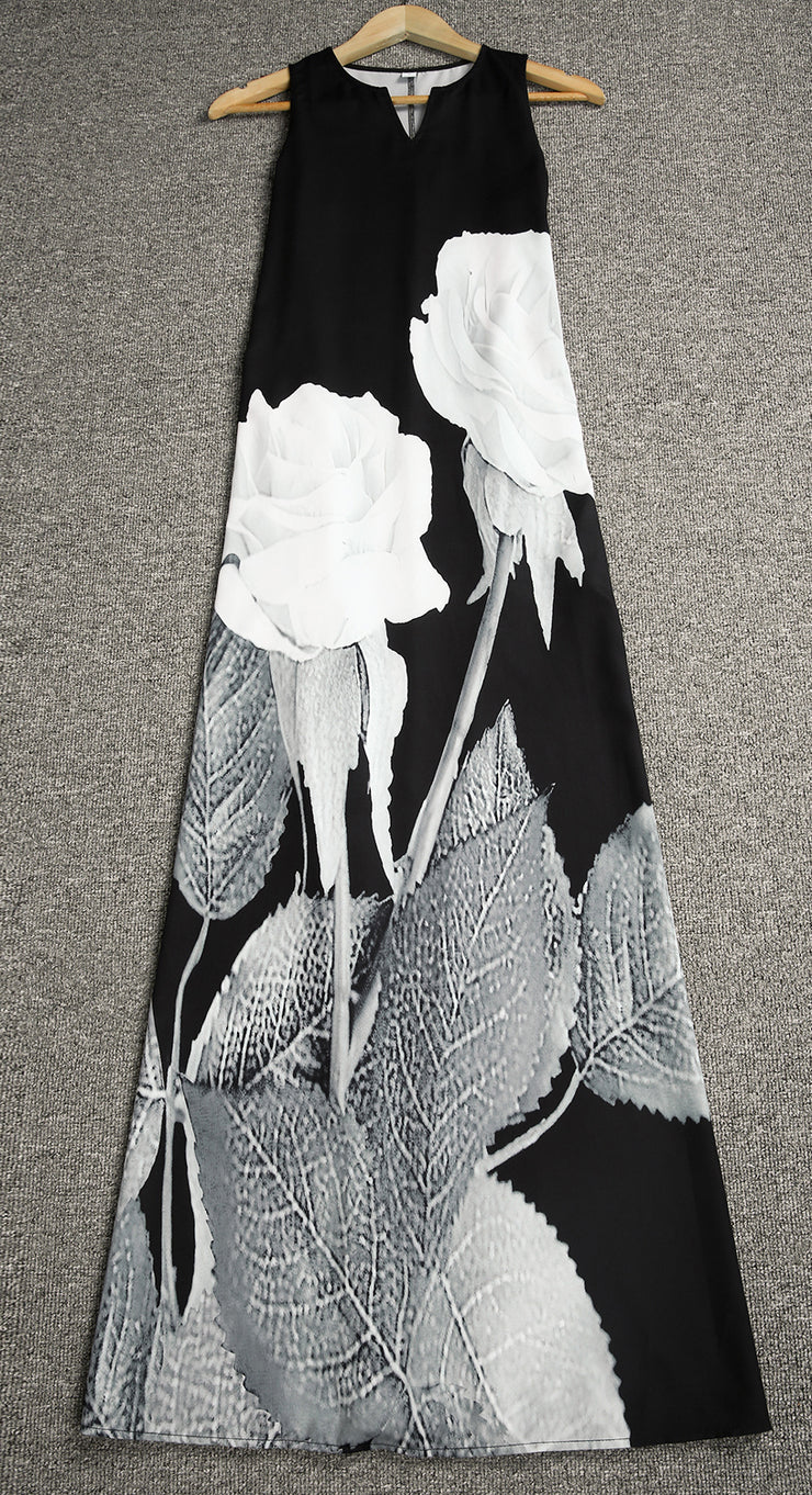 Sleeveless maxi dress with white roses