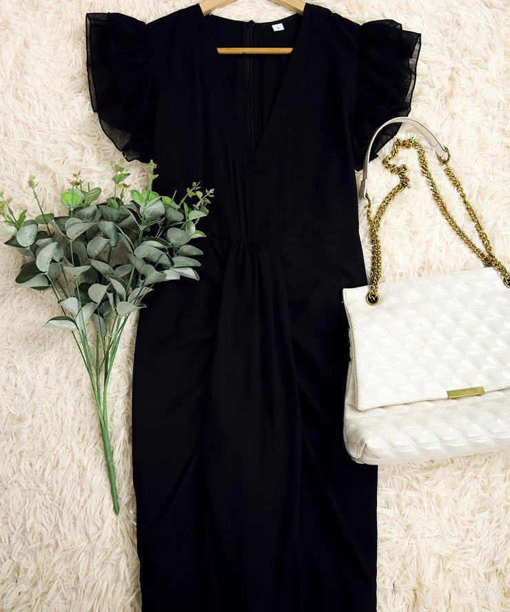 Sleeveless dress with double frill and deep collar and high slit