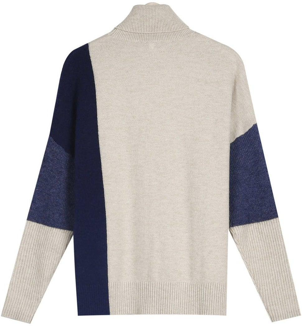 Comfortable sweater with high neckline and color block