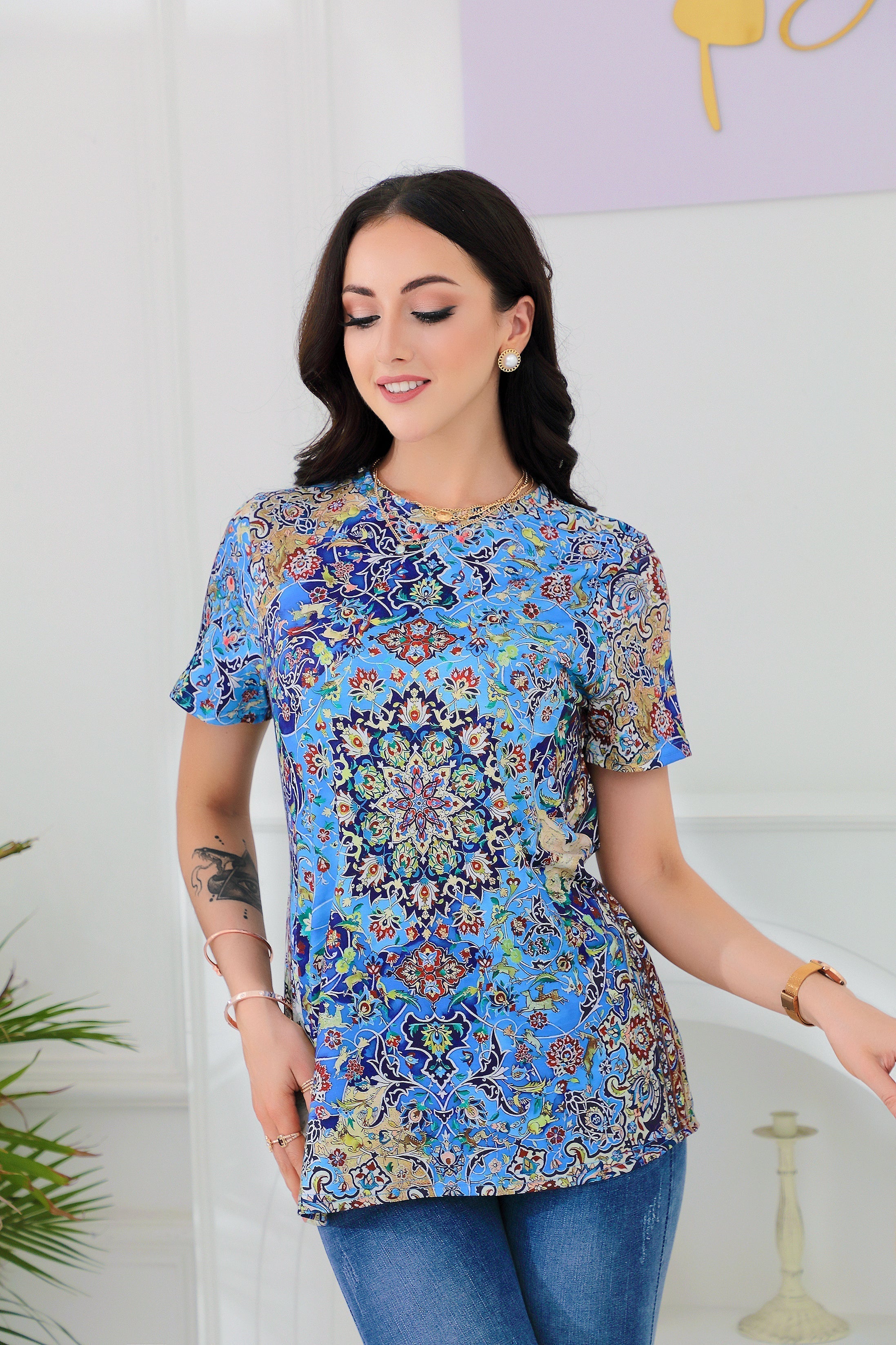 Beautiful short sleeve top with blue print