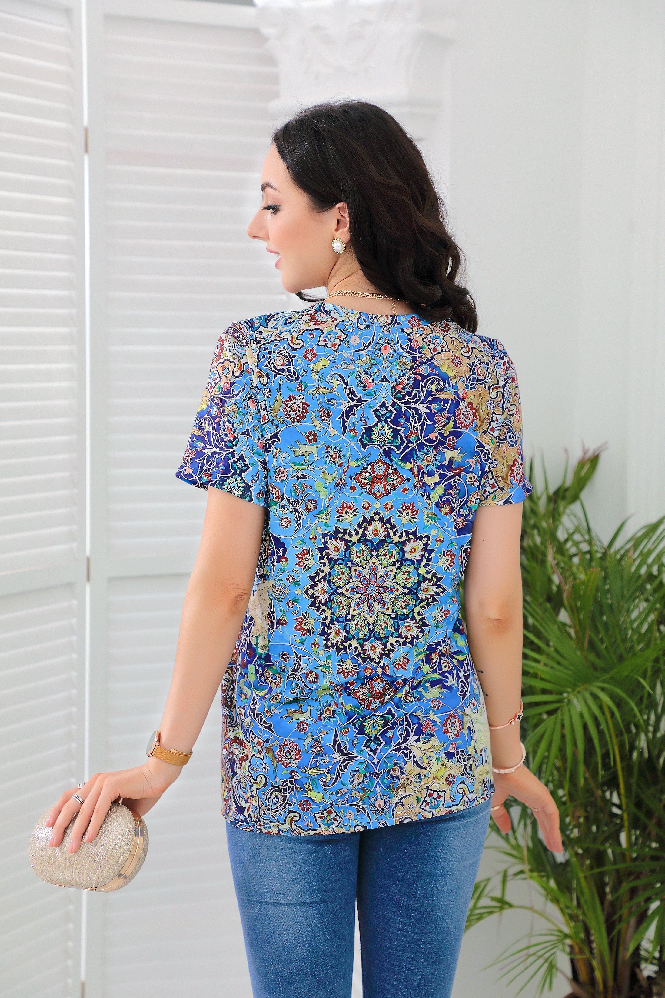 Beautiful short sleeve top with blue print