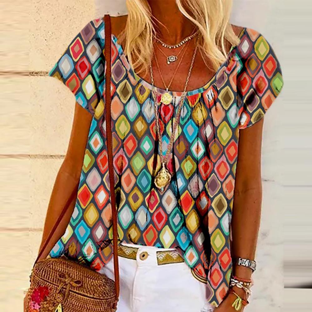 Eye-catching top with round neckline