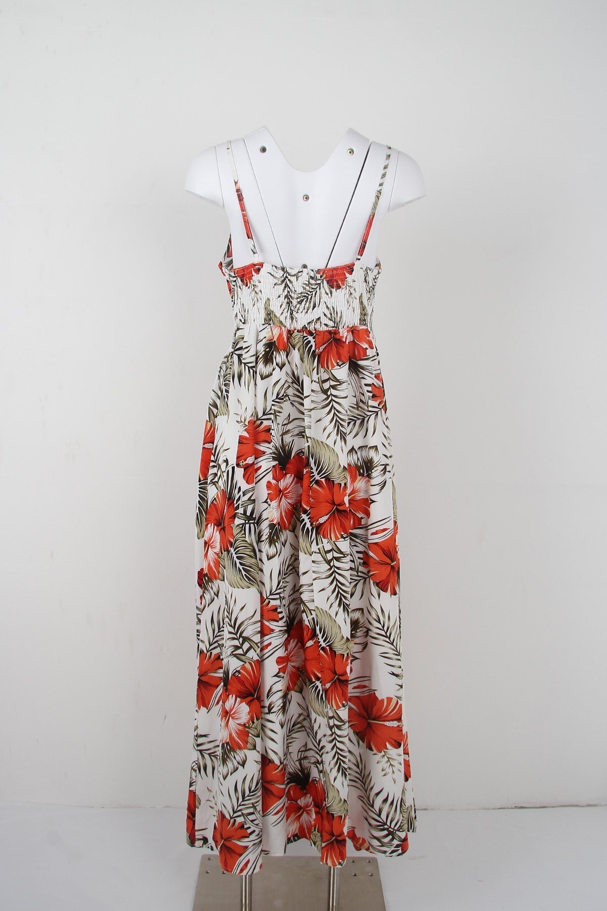 Romantic sleeveless maxi dress with floral print