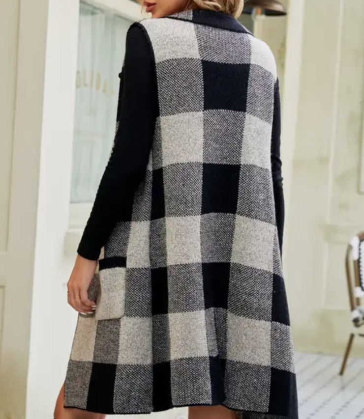 Trendy sleeveless checked cardigan