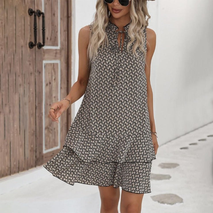 Chic sleeveless mini dress in apricot