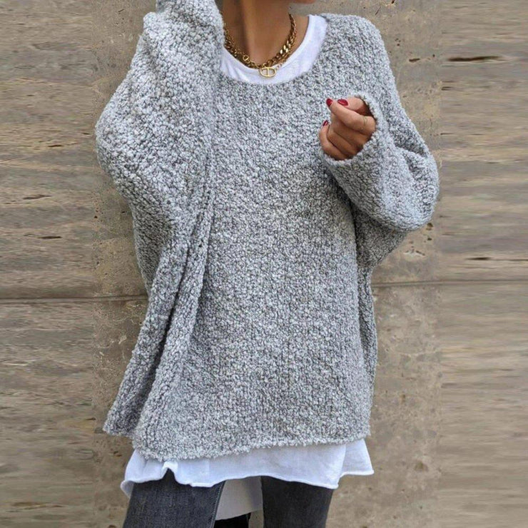 Comfortable monochrome grey sweater with round neck