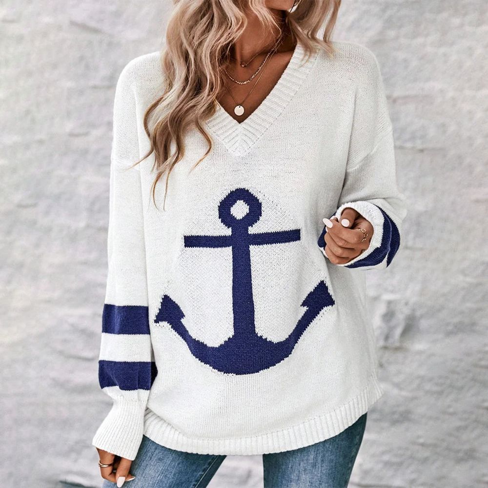 Comfortable long sleeve sweater with V-neck and print