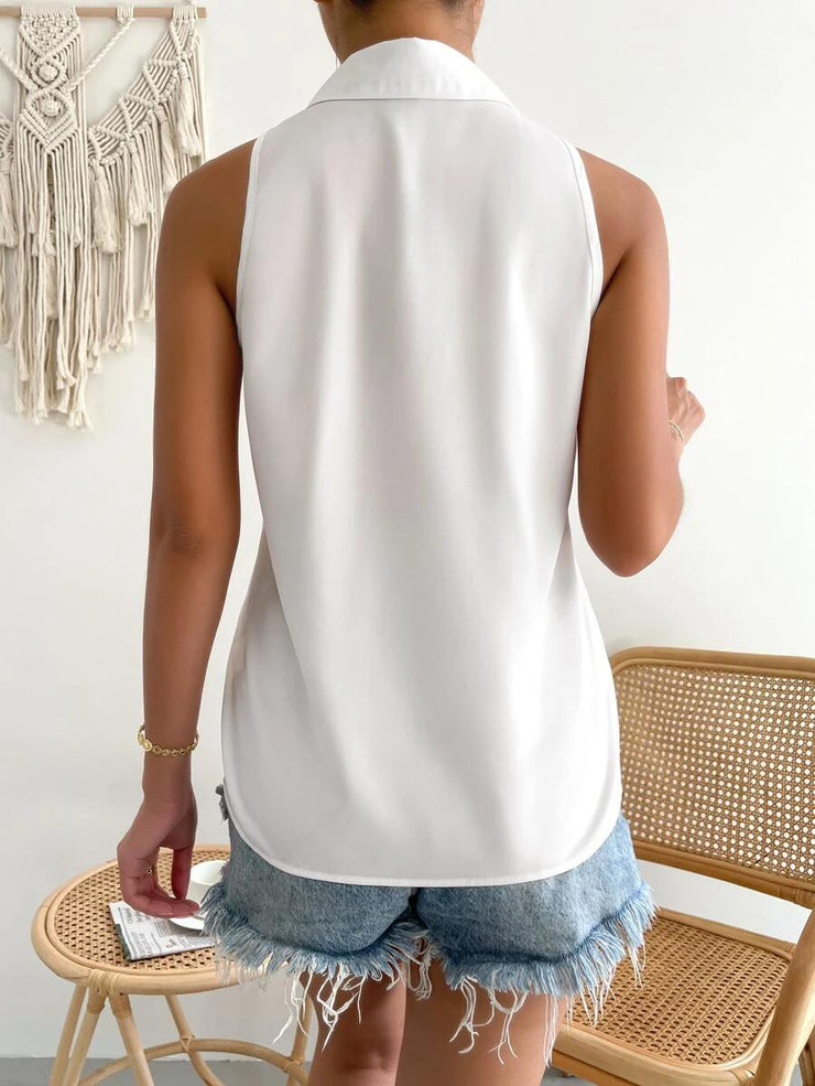 Distinctive sleeveless top with collar