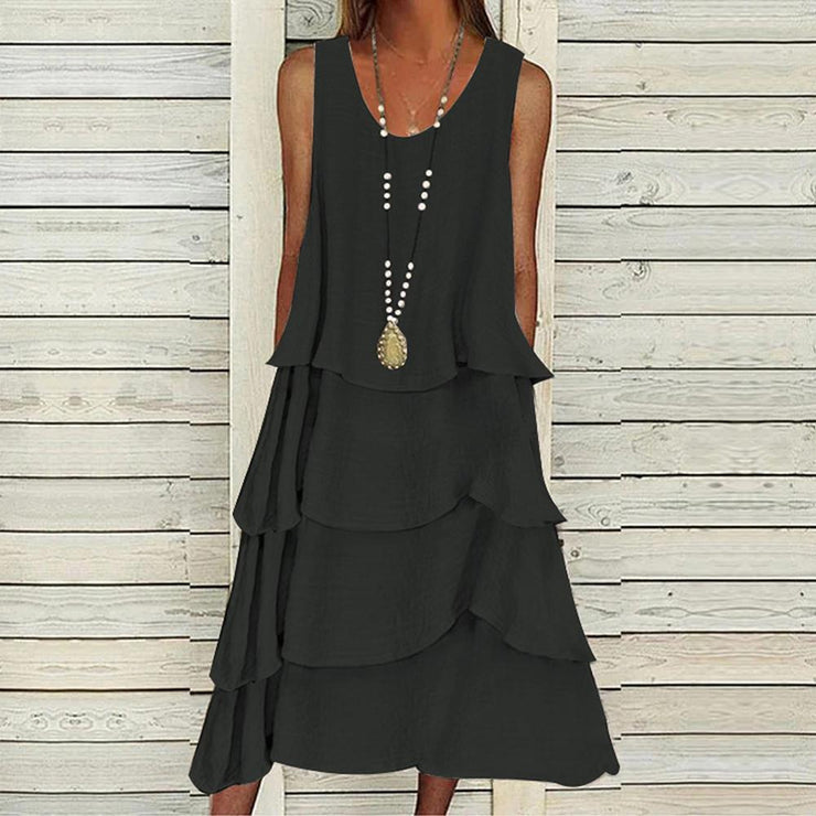 Elegant sleeveless monochrome midi dress