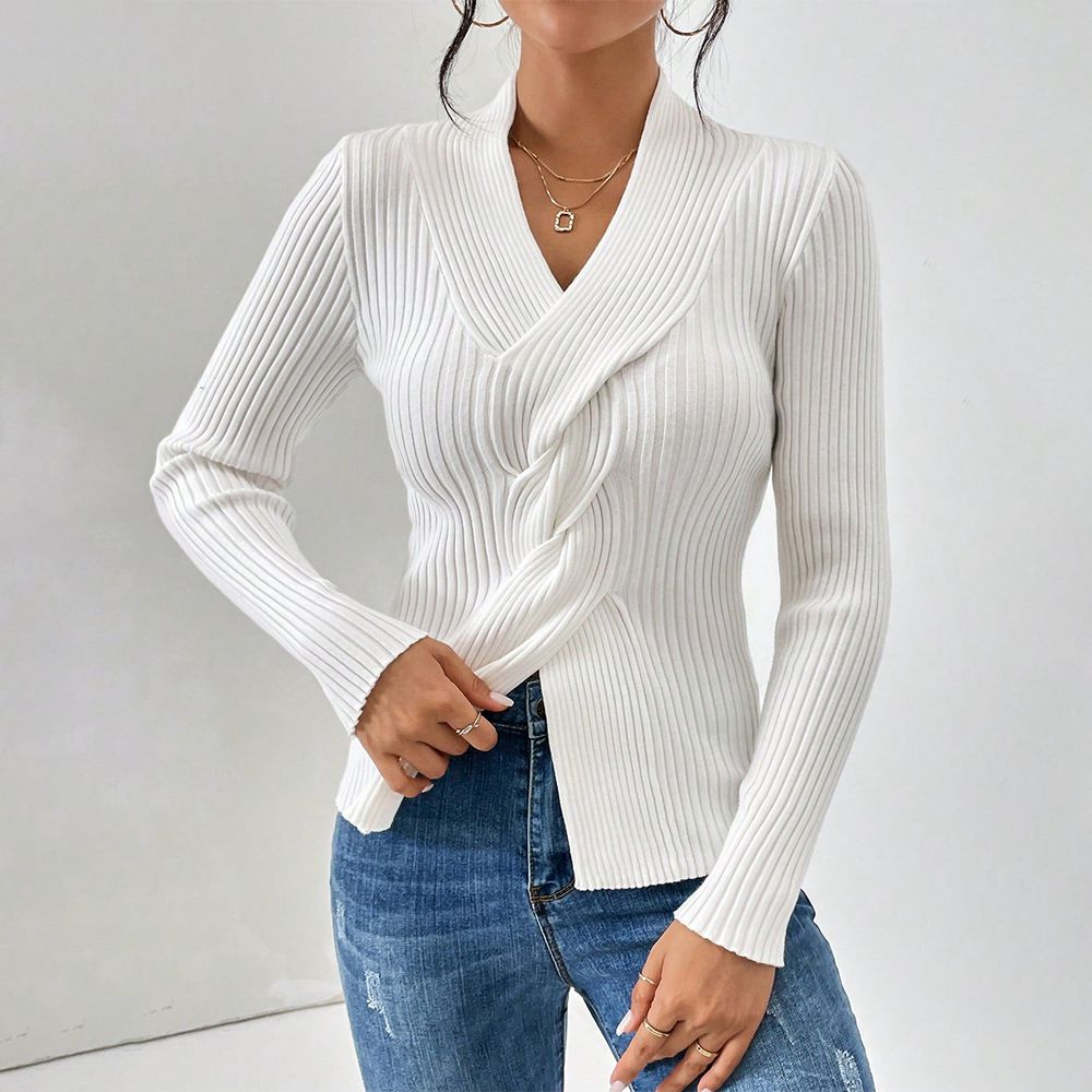 White solid color V-neck sweater with long sleeves