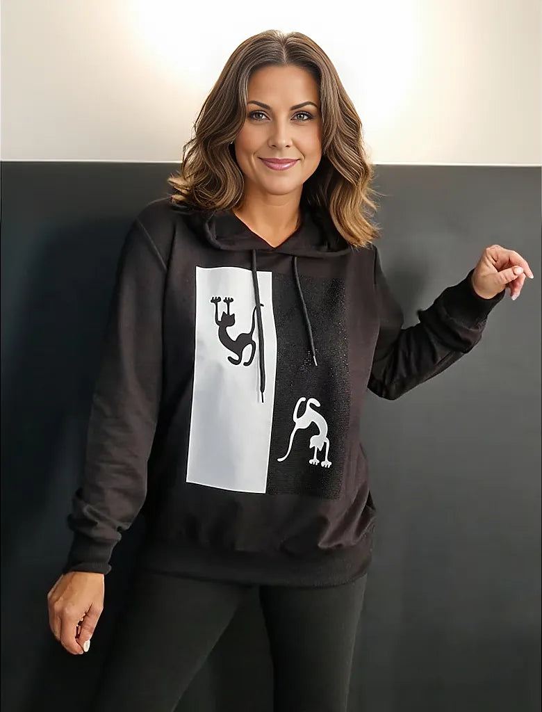 Sweatshirt with black and white print