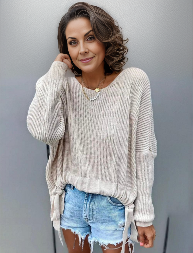 Grey solid color sweater with round neck