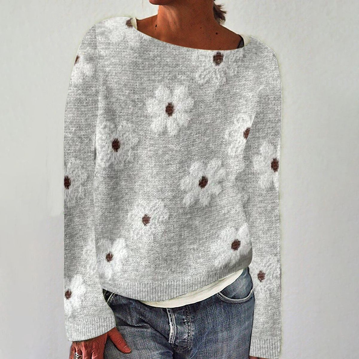 Fashionable long sleeve sweater with print