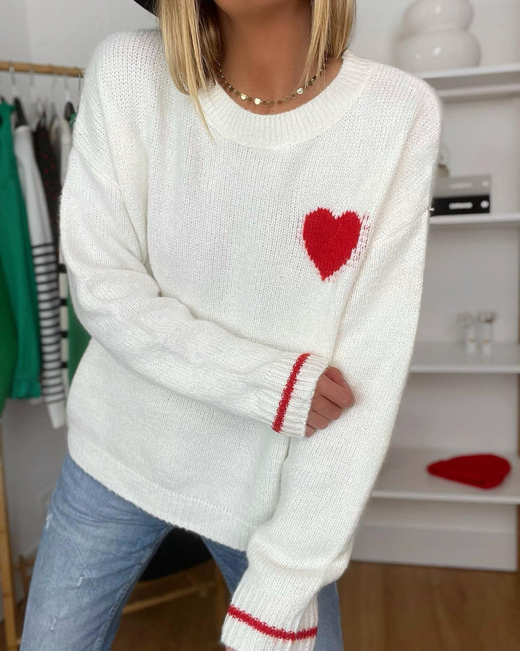 Red heart sweater with long sleeves in white