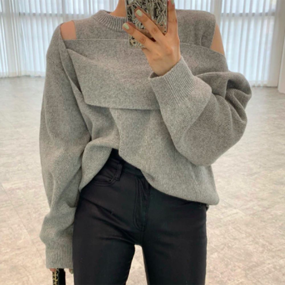 Grey solid color sweater with long sleeves