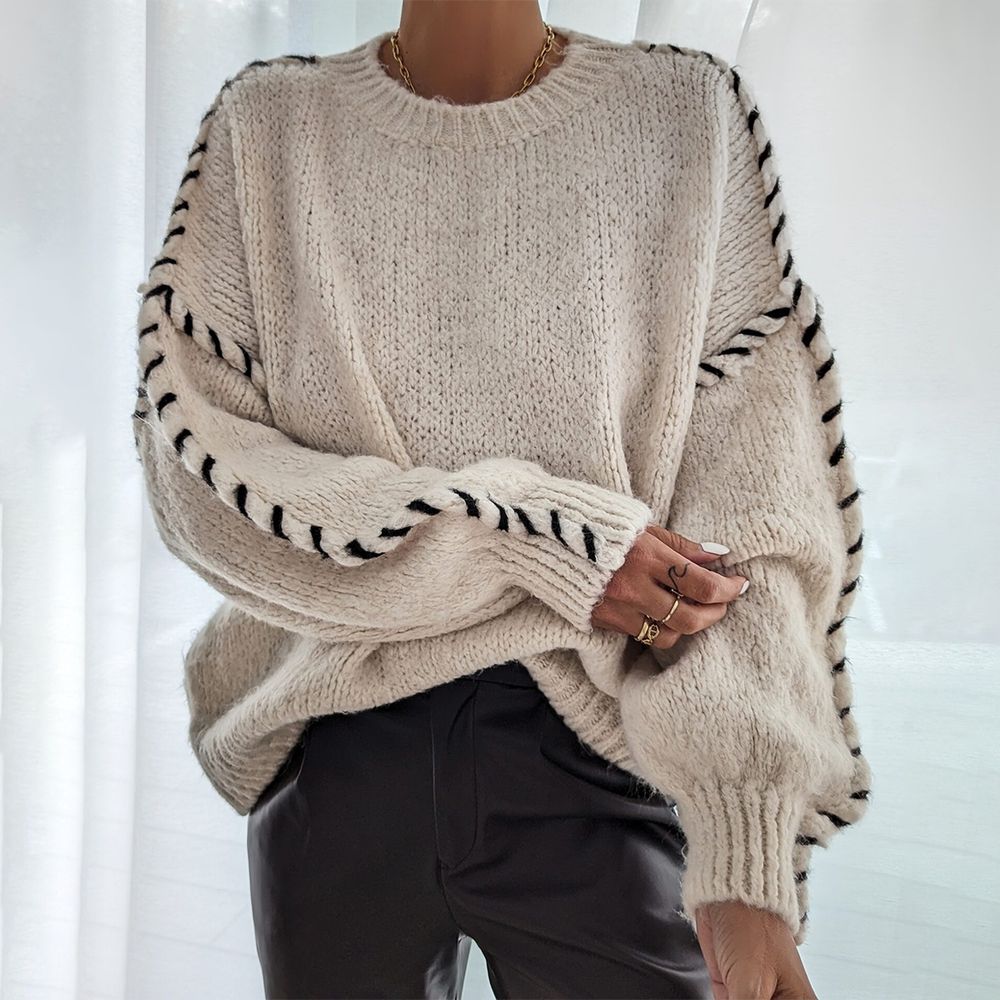 Comfortable crew neck sweater with long sleeves