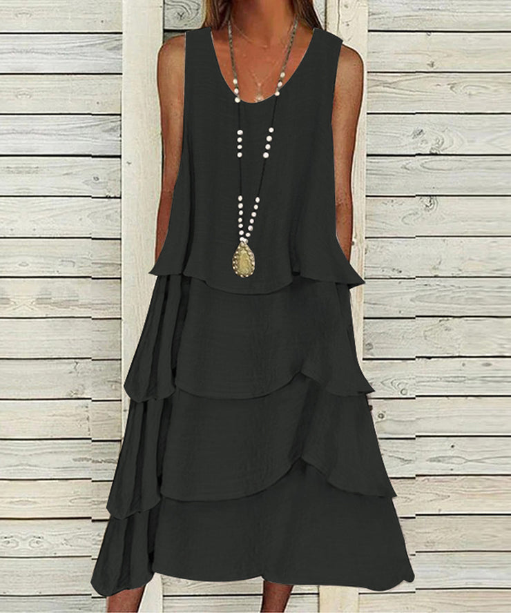 Elegant sleeveless monochrome midi dress