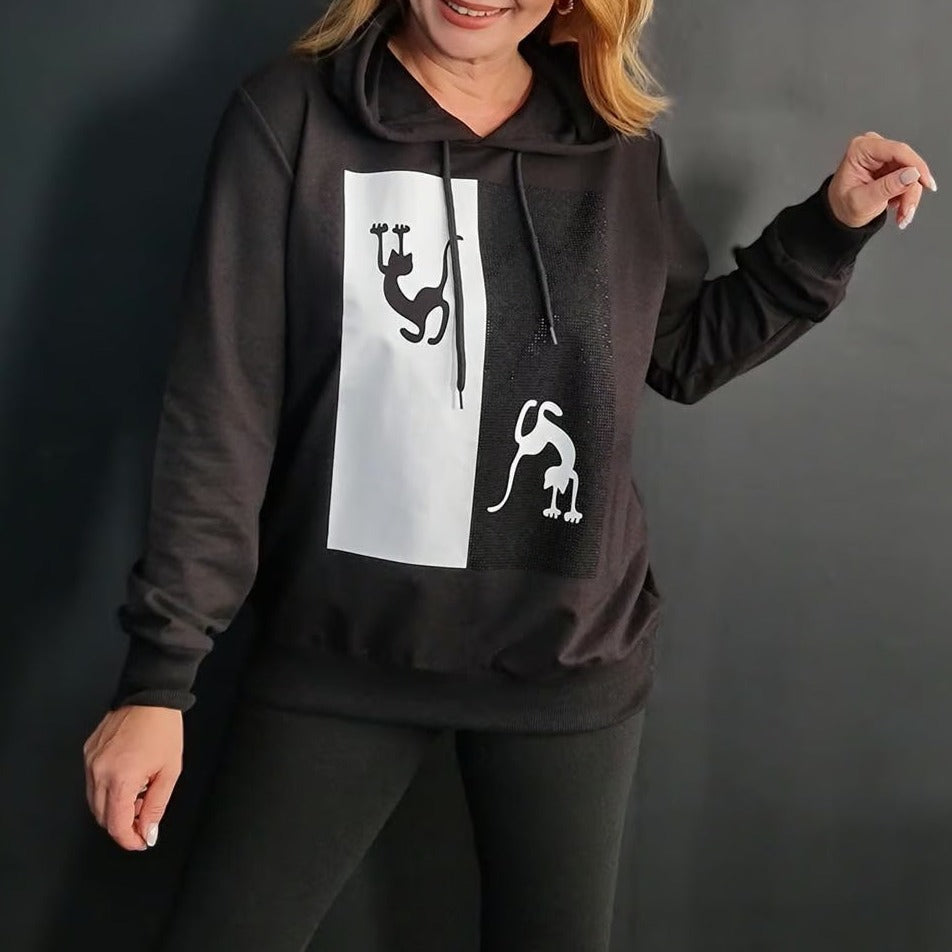 Sweatshirt with black and white print