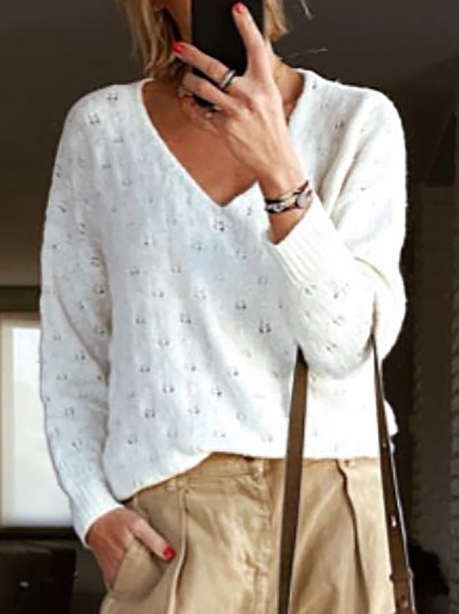 Comfortable white monochrome V-neck sweater