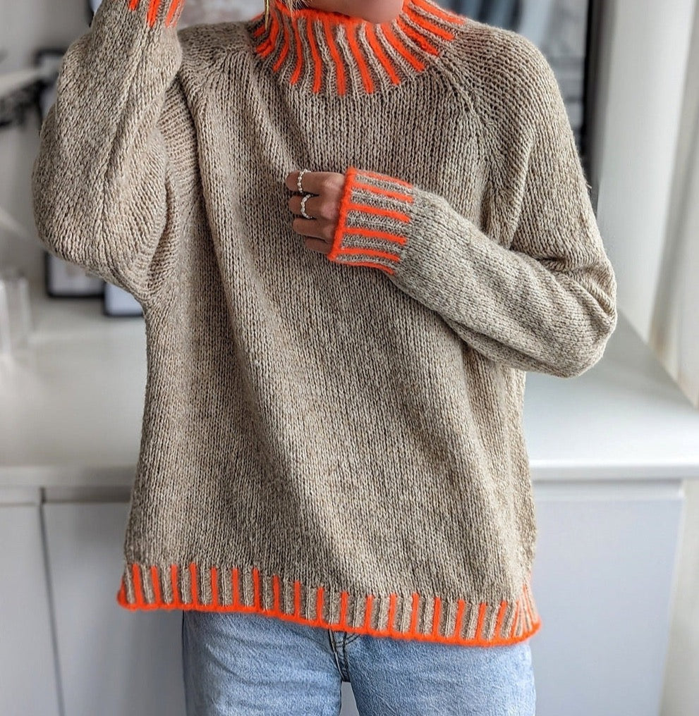 Fashionable sweater with round neck