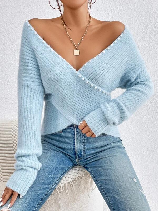 Fresh monochrome V-neck sweater