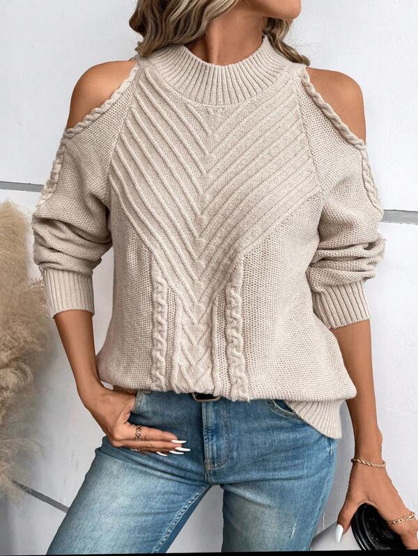 Comfortable monochrome sweater with long sleeves