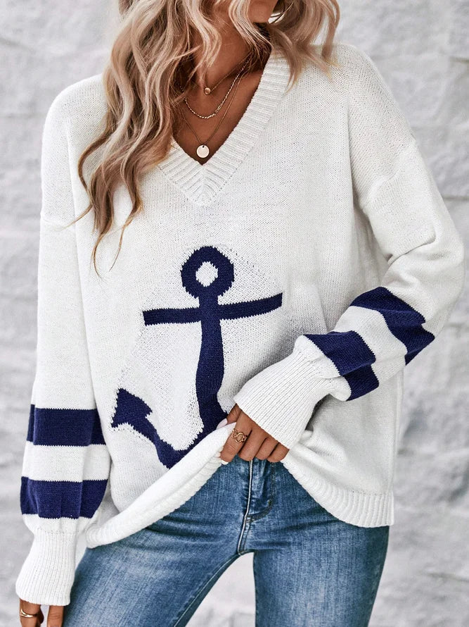 Comfortable long sleeve sweater with V-neck and print