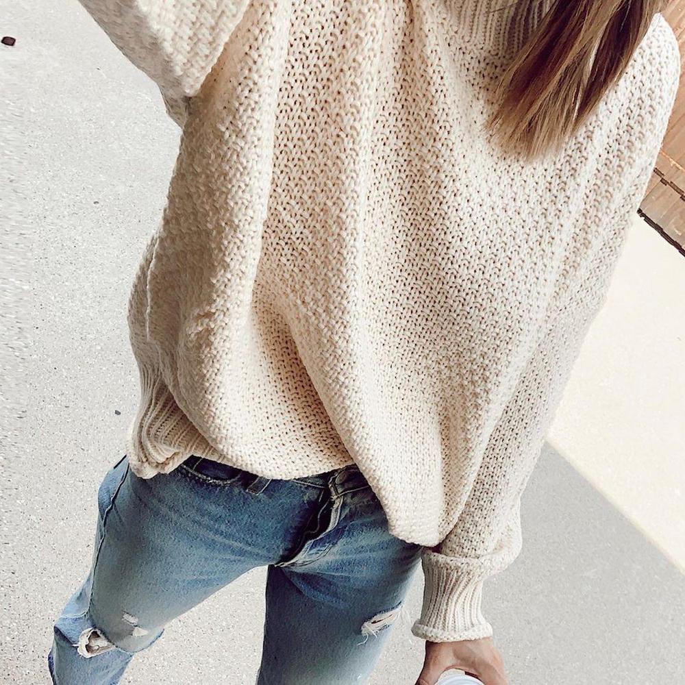 Solid color sweater with long sleeves