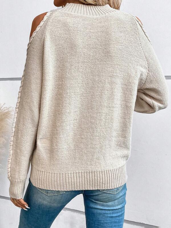 Comfortable monochrome sweater with long sleeves