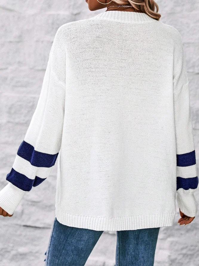 Comfortable long sleeve sweater with V-neck and print