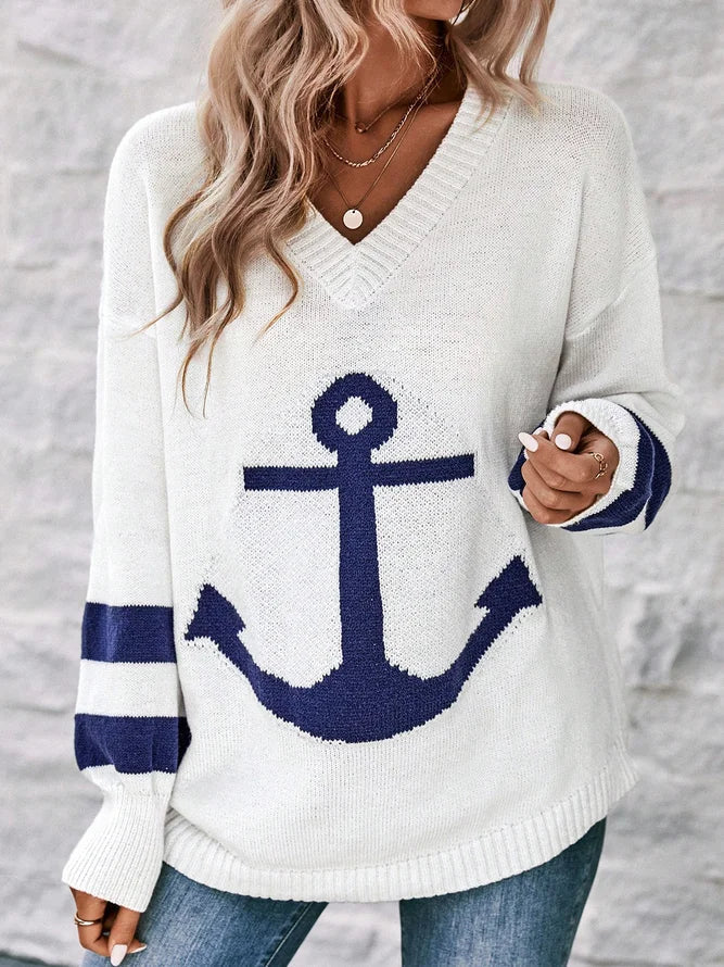 Comfortable long sleeve sweater with V-neck and print