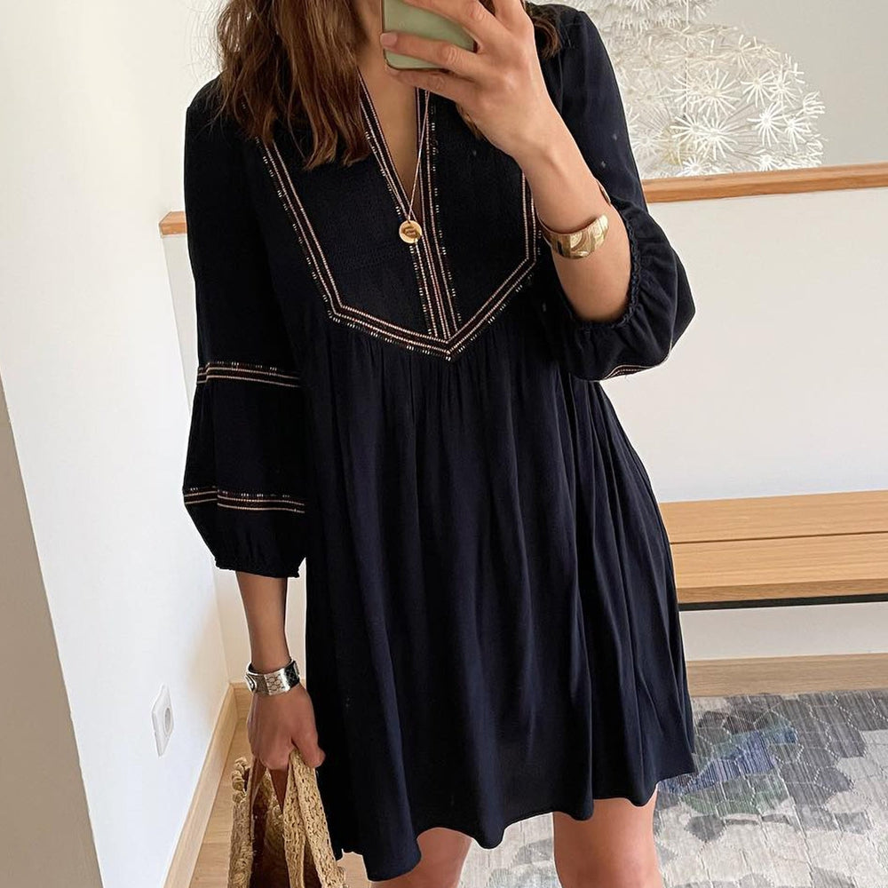 Stylish mini dress with 3/4-length sleeves