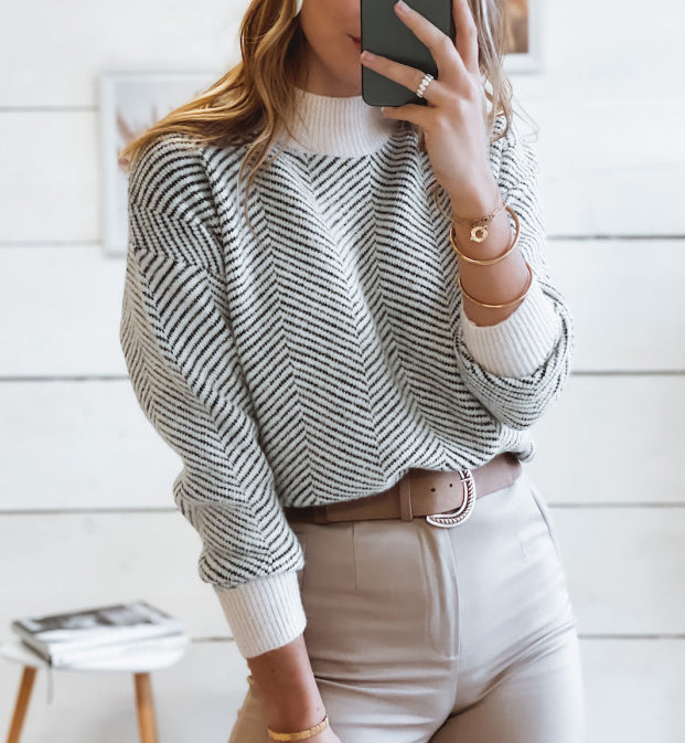 Elegant long sleeve sweater with print