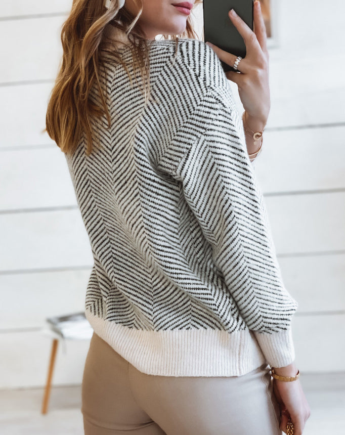 Elegant long sleeve sweater with print