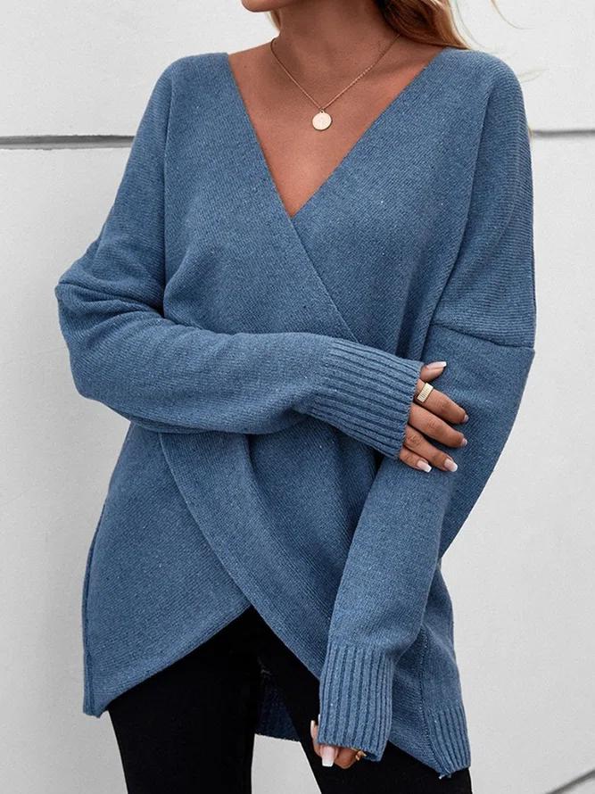 Blue solid color sweater with long sleeves